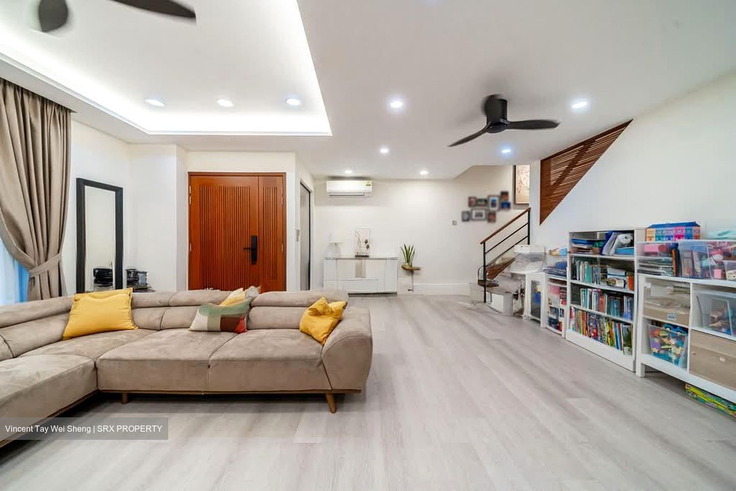 Sixth Avenue (D10), Terrace #568280631